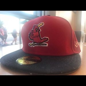 St Louis Cardinal 7 1/8 fitted baseball hat. Bold